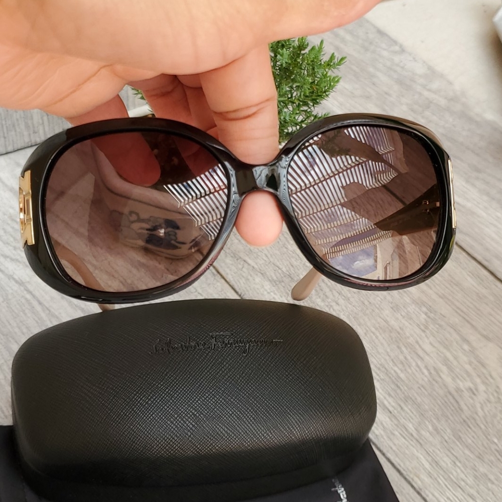 Salvatore ferragamo oversized sunglasses - Picture 6 of 8